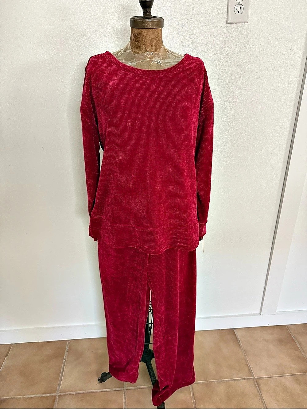 NWT Chenault Velour loungewear Set in Red Large L